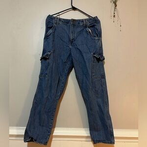 Universal Thread • 8/R Denim cargo jeans